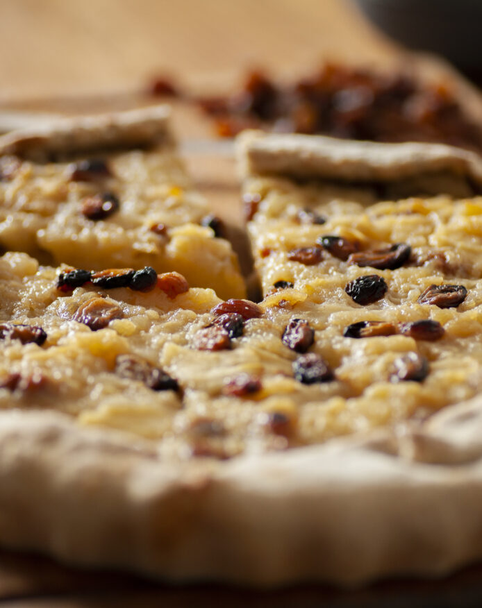 Tarte de Noël Pommes épices raisins secs saindoux