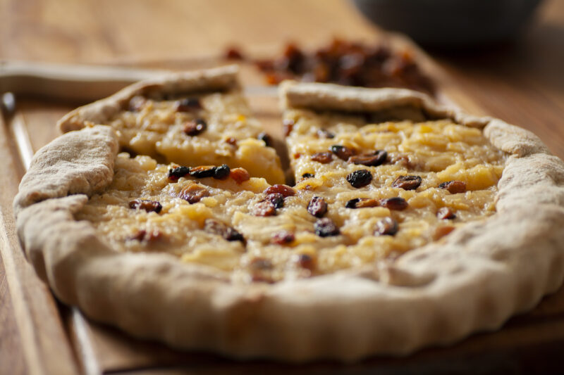 Tarte de Noël Pommes épices raisins secs saindoux